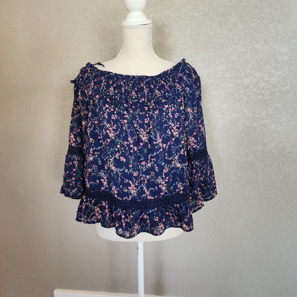 skies are blue shoulder blouse size Medium - Picture 8 of 8